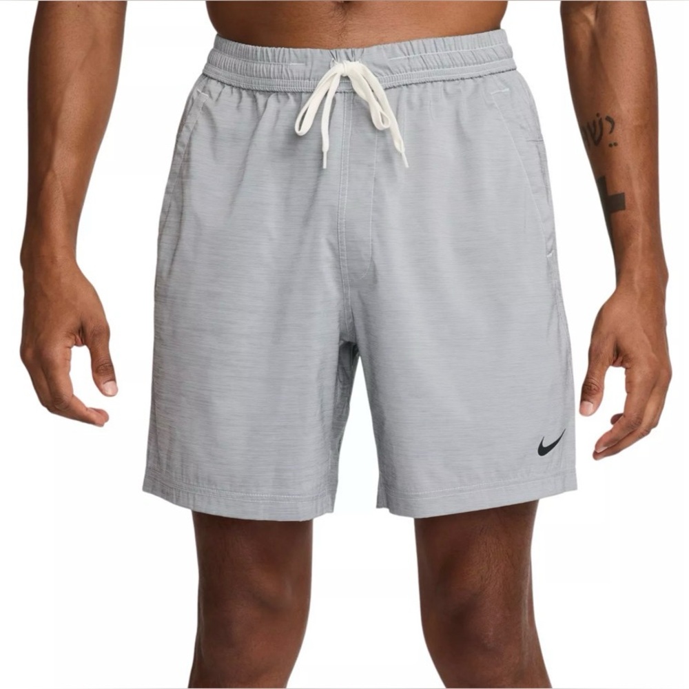 Nike Men's Form Dri-FIT 7" Unlined Versatile Shorts